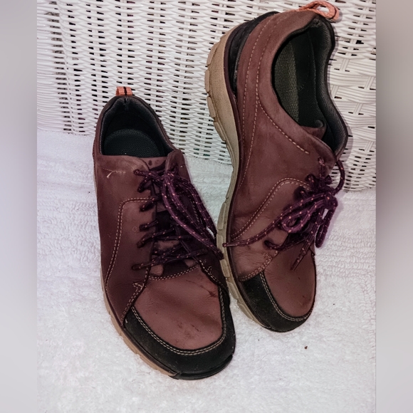 Clarks~Wavewalk Waterproof Leather Plum Walking Shoes Sneakers - Picture 8 of 15